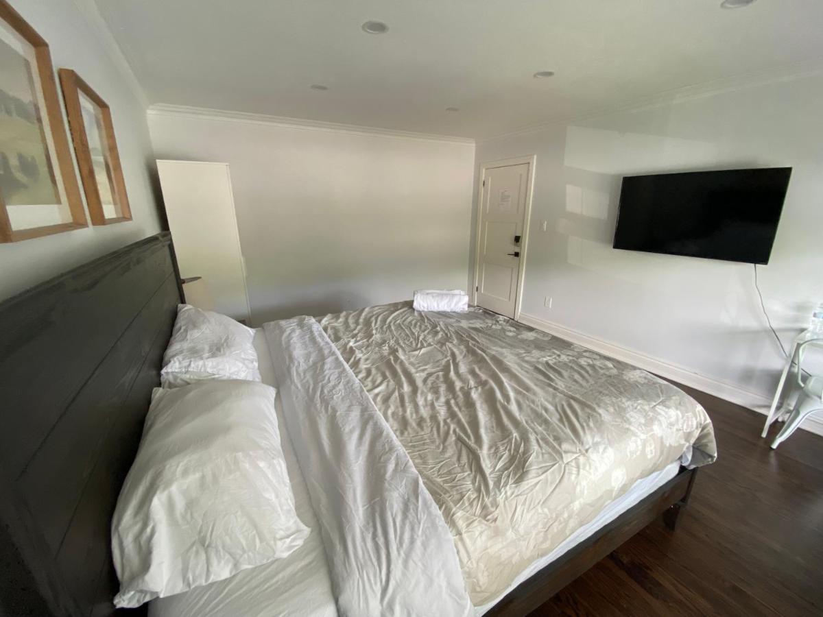Yonge And Finch Subway !L Spacious & Bright Private Bedroom With Shared Amenties Торонто Екстериор снимка