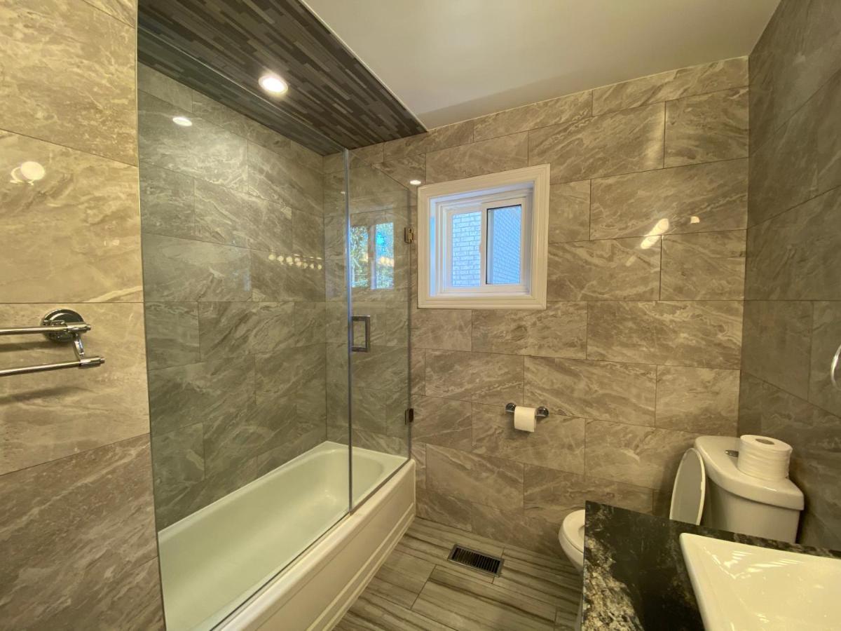 Yonge And Finch Subway !L Spacious & Bright Private Bedroom With Shared Amenties Торонто Екстериор снимка