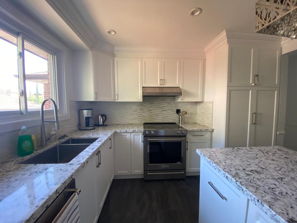 Yonge And Finch Subway !L Spacious & Bright Private Bedroom With Shared Amenties Торонто Екстериор снимка